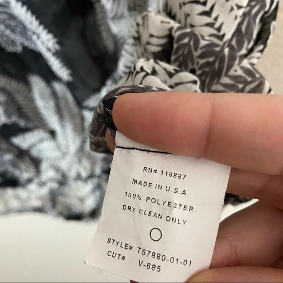 Sheer Blouse Relaxed Short Sleeve Fern Pattern Button Size Medium TS7880-01-01 - Picture 11 of 12